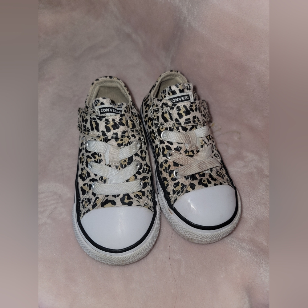 Toddler size 6 leopard converse
